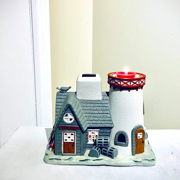 PartyLite Stoneharbor Lighthouse - Picture 3 of 7